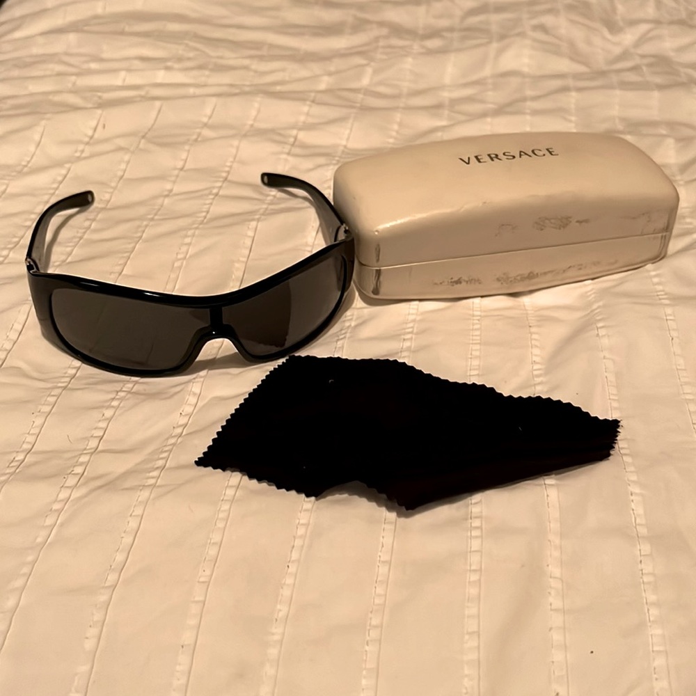Black 100% Authentic Versace Sunglasses 4143-B Retired, Very Rare